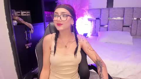 nezukoo_1 online show from 06/11/26, 01:05
