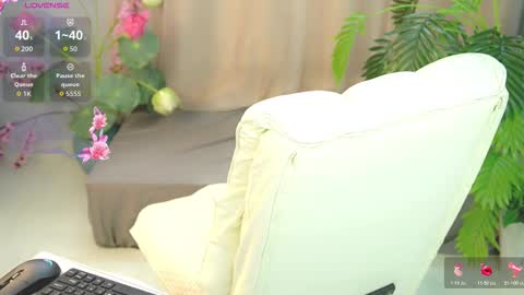 nhatlinhnguyen online show from 12/14/25, 05:13