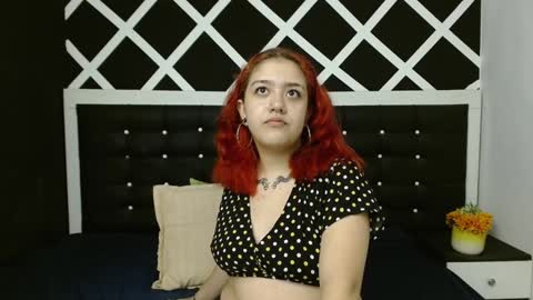 Snapshot of nia_stark chatting on 12/31/24, 10:48 Estefani online show from 12/31/24, 10:48