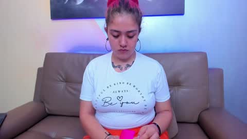 Snapshot of nia_stark chatting on 01/29/25, 03:15 Estefani online show from 01/29/25, 03:15