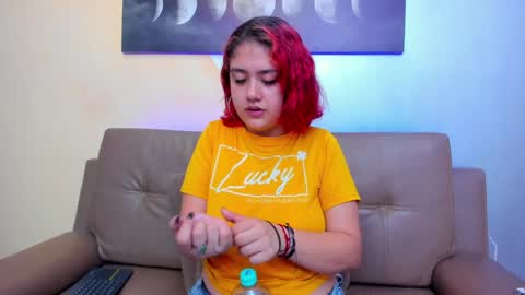 Snapshot of nia_stark chatting on 02/01/25, 11:43 Estefani online show from 02/01/25, 11:43