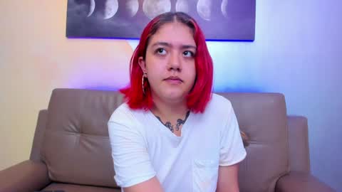 Snapshot of nia_stark chatting on 02/03/25, 11:53 Estefani online show from 02/03/25, 11:53