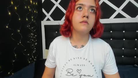 Snapshot of nia_stark chatting on 02/13/25, 02:01 Estefani online show from 02/13/25, 02:01