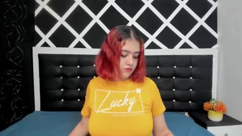 Snapshot of nia_stark chatting on 02/13/25, 08:03 Estefani online show from 02/13/25, 08:03