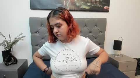 Snapshot of nia_stark chatting on 03/05/25, 04:13 Estefani online show from 03/05/25, 04:13