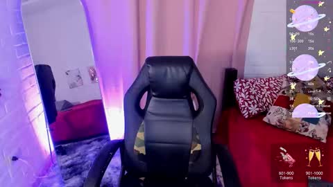 Nia online show from 11/28/25, 04:09