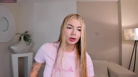 Snapshot of niaholland chatting on 06/05/26, 10:54 SQUIRTER DOLL online show from 06/05/26, 10:54