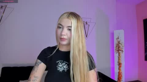 Snapshot of niaholland chatting on 06/06/26, 08:13 SQUIRTER DOLL online show from 06/06/26, 08:13