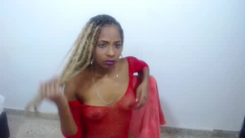 Snapshot of niaolsson_ chatting on 11/08/25, 08:18 Nia Olson online show from 11/08/25, 08:18