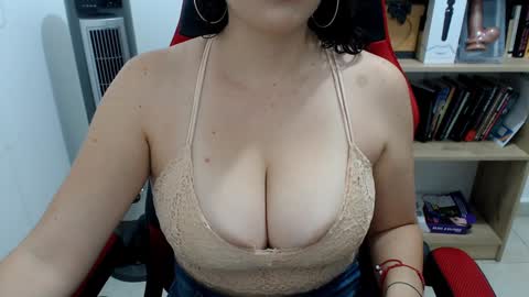 sara online show from 01/12/25, 03:46