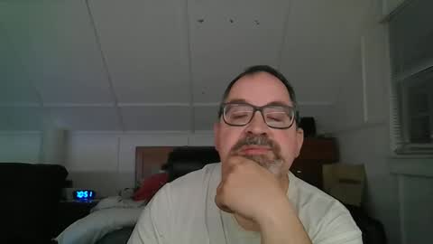 Snapshot of niceguy7208 chatting on 05/05/26, 02:52 niceguy7208 online show from 05/05/26, 02:52