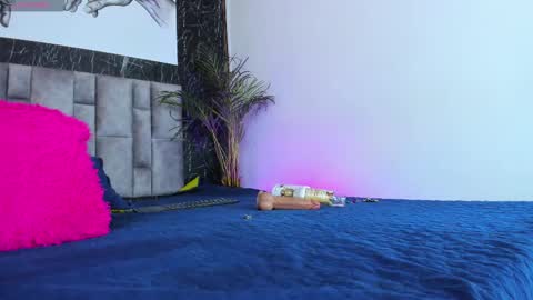 Nicolle  online show from 02/17/25, 03:09