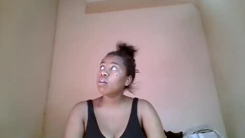 Snapshot of nicelly01 chatting on 05/16/26, 10:47 nicelly01 online show from 05/16/26, 10:47