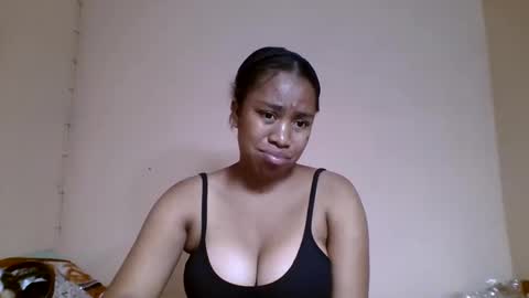 Snapshot of nicelly01 chatting on 05/23/26, 03:05 nicelly01 online show from 05/23/26, 03:05