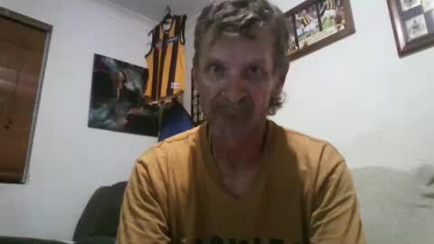 Snapshot of niceozziecockxxx chatting on 04/02/26, 07:22 Sexiishaine online show from 04/02/26, 07:22