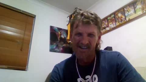 Snapshot of niceozziecockxxx chatting on 04/25/26, 03:09 Sexiishaine online show from 04/25/26, 03:09