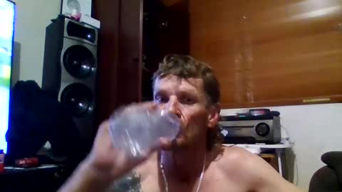 Snapshot of niceozziecockxxx chatting on 05/08/26, 09:53 Sexiishaine online show from 05/08/26, 09:53