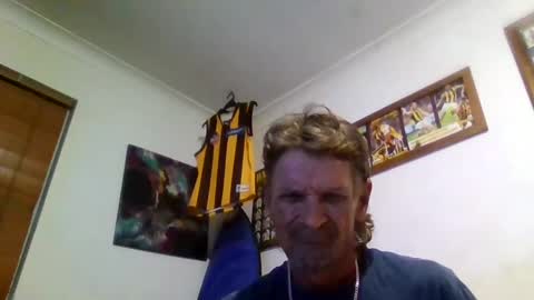 Snapshot of niceozziecockxxx chatting on 05/15/26, 06:37 Sexiishaine online show from 05/15/26, 06:37
