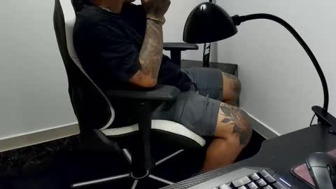 Camila And Steeven online show from 11/01/25, 01:07