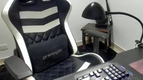 Camila And Steeven online show from 11/25/25, 11:38