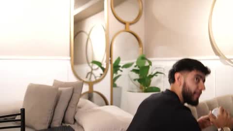 Jhohan online show from 12/15/25, 12:20