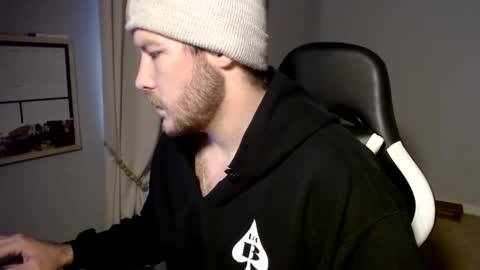 Snapshot of nickandmeg chatting on 12/26/24, 02:05 Cakedcouple OF - Yourtattedcutie qurlynfit online show from 12/26/24, 02:05