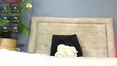 Snapshot of nicki__snow chatting on 02/18/26, 02:13 Your baby Nicol online show from 02/18/26, 02:13