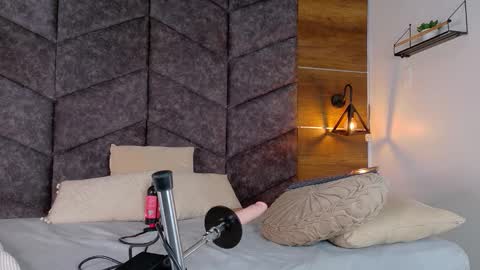 NICKI FOX  online show from 01/09/26, 09:05