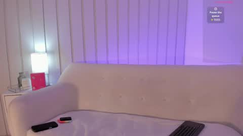 nickiwestt___ online show from 04/30/26, 02:01