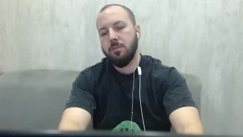 Julian online show from 12/03/25, 12:07