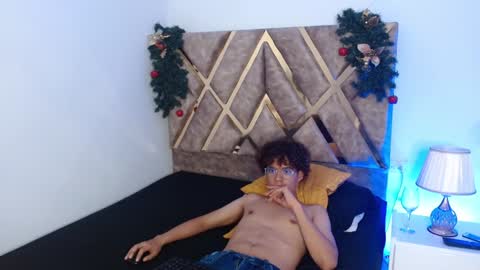 Nickolas Muoz online show from 12/19/24, 03:30