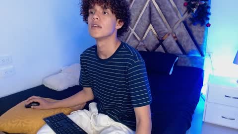Nickolas Muoz online show from 12/25/24, 04:12