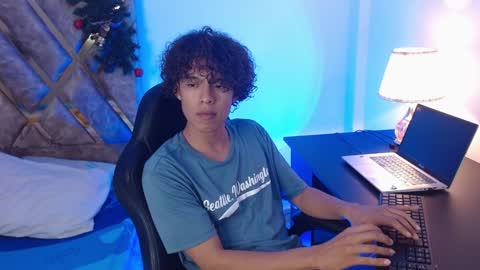 Nickolas Muoz online show from 12/28/24, 10:02