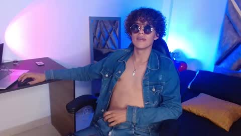 Nickolas Muoz online show from 02/21/25, 04:26