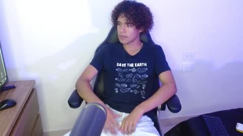 Nickolas Muoz online show from 09/10/25, 03:23