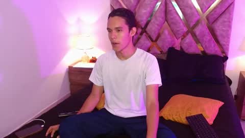 Nickolas Muoz online show from 09/11/25, 03:01