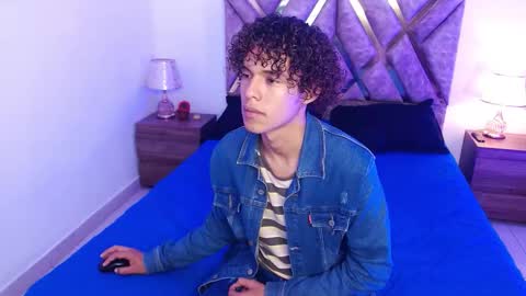 Nickolas Muoz online show from 09/12/25, 03:01