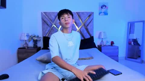 Nickolas Muoz online show from 10/19/25, 08:42