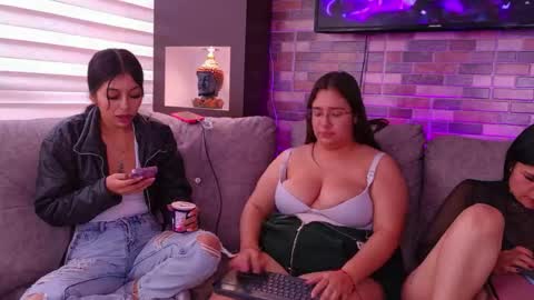 Snapshot of nicky_as chatting on 05/29/26, 04:27 nicky_as online show from 05/29/26, 04:27