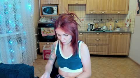 Snapshot of nicky_weekends chatting on 12/24/24, 12:11 Nicky Weekends online show from 12/24/24, 12:11