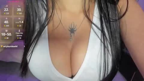 Nicolle online show from 03/11/25, 03:05