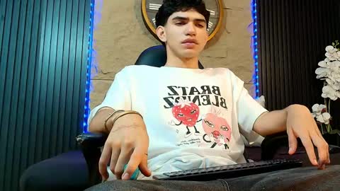Snapshot of nico_monroet chatting on 05/15/26, 08:05 nico_monroet online show from 05/15/26, 08:05