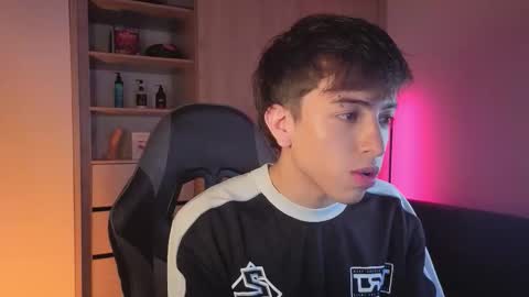 Nicolas online show from 11/11/25, 11:05