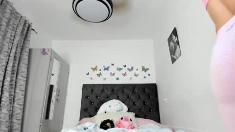 Nicole online show from 11/29/25, 04:59