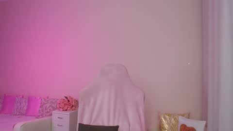 Nicole Online at about after 1000  6  UK time or 900  - 500  UK time it approximate time interval online show from 12/02/24, 03:47