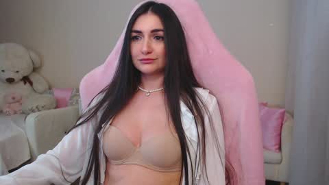 Nicole Online at about after 1000  6  UK time or 900  - 500  UK time it approximate time interval online show from 02/08/25, 03:10