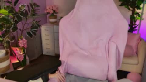 Nicole Online at about after 1000  6  UK time or 900  - 500  UK time it approximate time interval online show from 09/29/25, 03:11