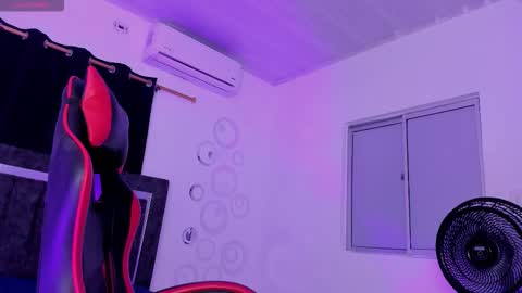 Nicol online show from 09/28/25, 02:28