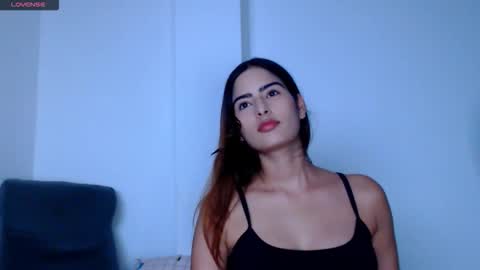 Snapshot of nicol_xx1 chatting on 01/08/26, 08:00 Nicol online show from 01/08/26, 08:00