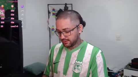 nicolas online show from 12/22/25, 04:09